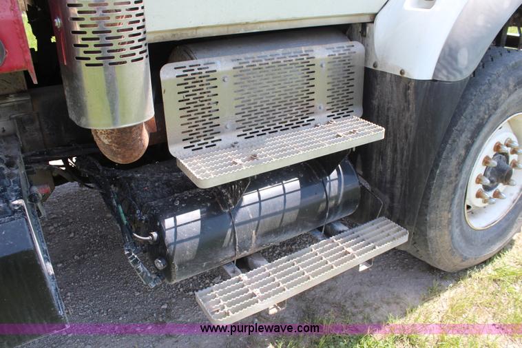 image for item K6956 2007 International 7600 dump truck