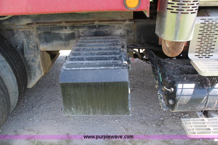 image for item K6956 2007 International 7600 dump truck