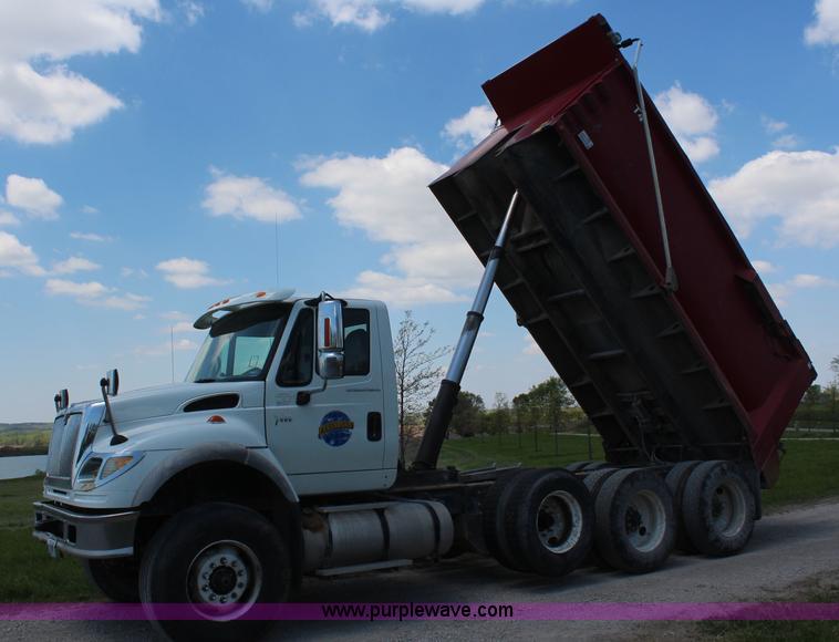 image for item K6956 2007 International 7600 dump truck