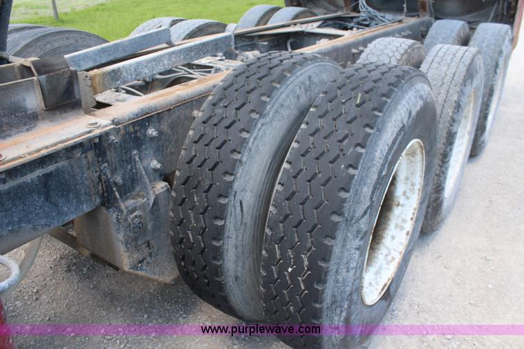 image for item K6956 2007 International 7600 dump truck