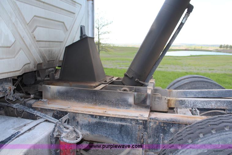 image for item K6956 2007 International 7600 dump truck