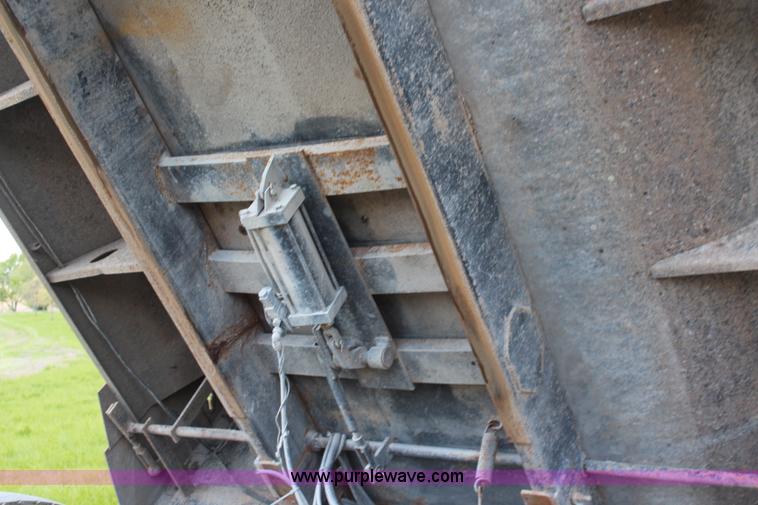 image for item K6956 2007 International 7600 dump truck