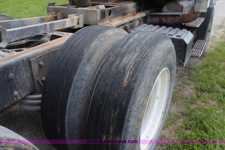 image for item K6956 2007 International 7600 dump truck