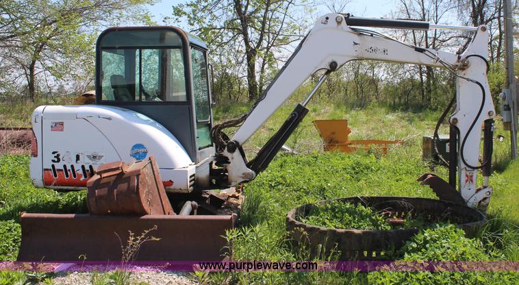 image for item K6964 2001 Bobcat 341 compact excavator