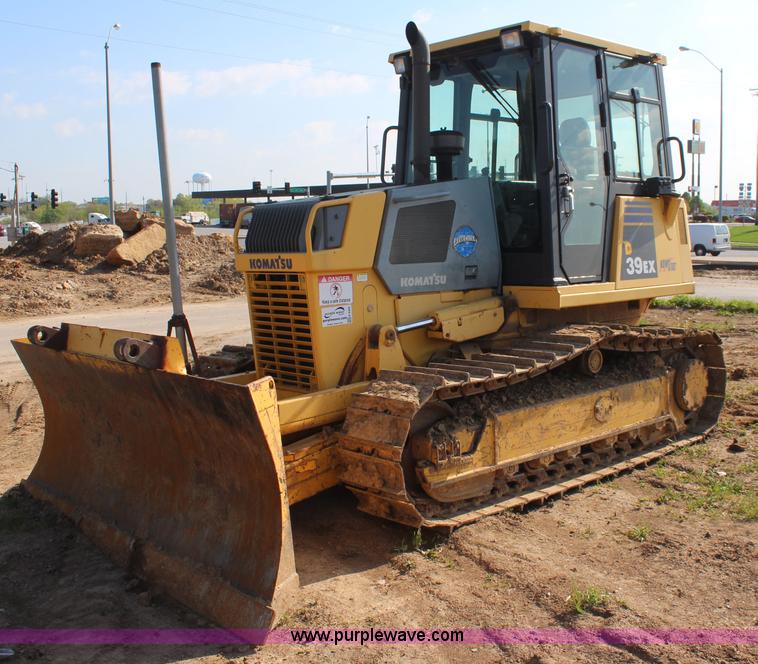 image for item K6966 2001 Komatsu D39EX-21 dozer