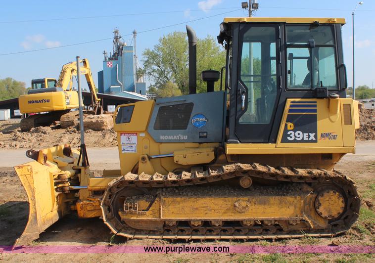 image for item K6966 2001 Komatsu D39EX-21 dozer