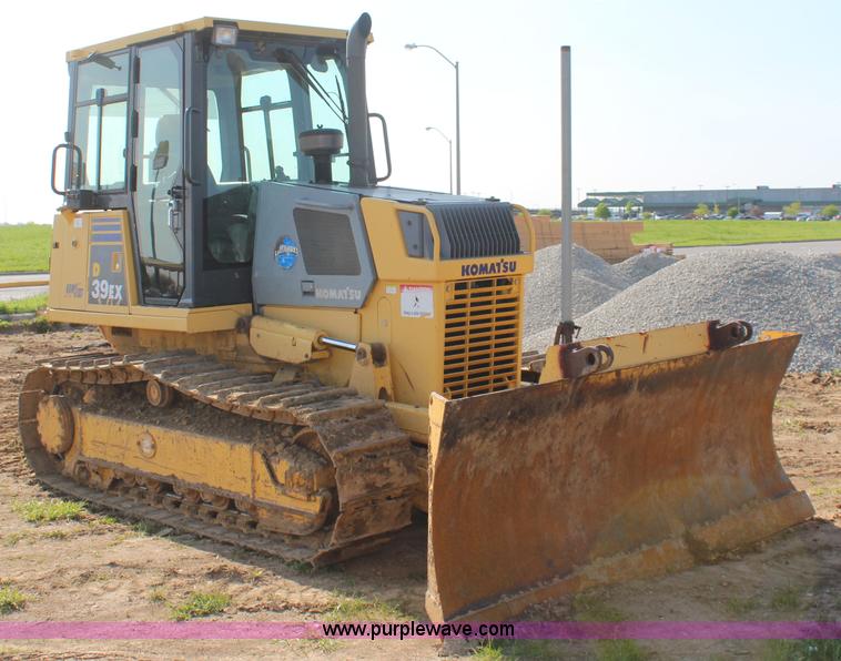 image for item K6966 2001 Komatsu D39EX-21 dozer
