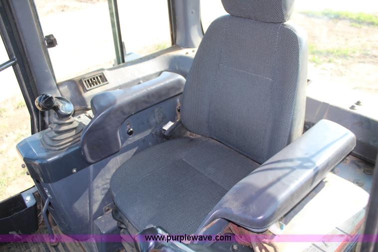 image for item K6966 2001 Komatsu D39EX-21 dozer