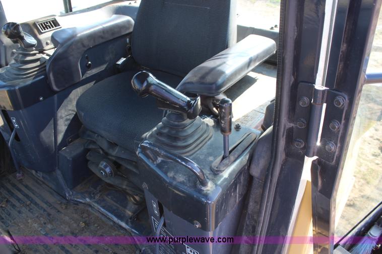 image for item K6966 2001 Komatsu D39EX-21 dozer