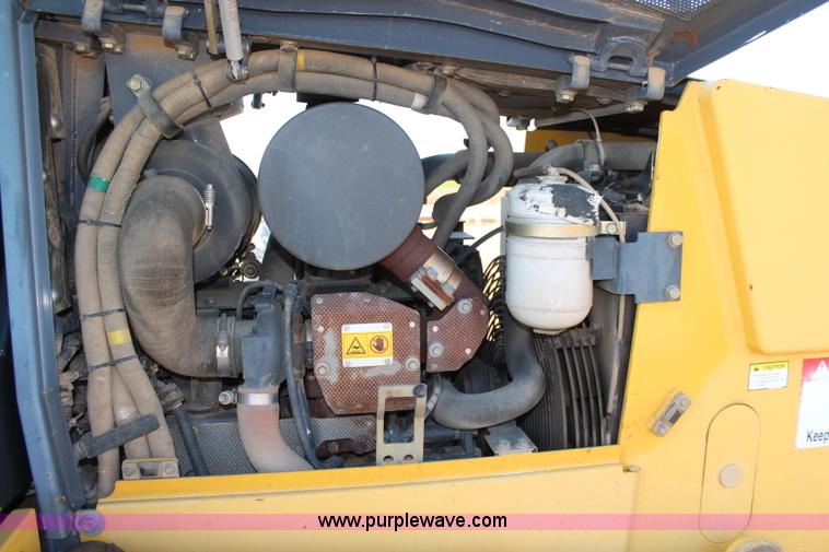 image for item K6966 2001 Komatsu D39EX-21 dozer