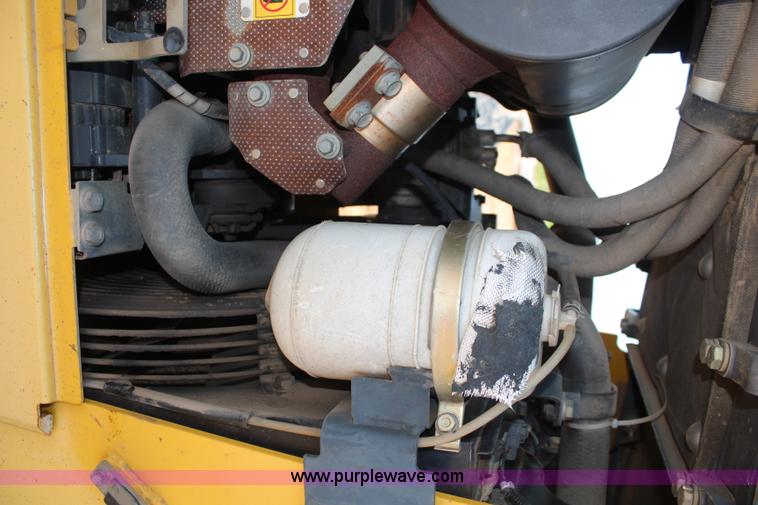 image for item K6966 2001 Komatsu D39EX-21 dozer