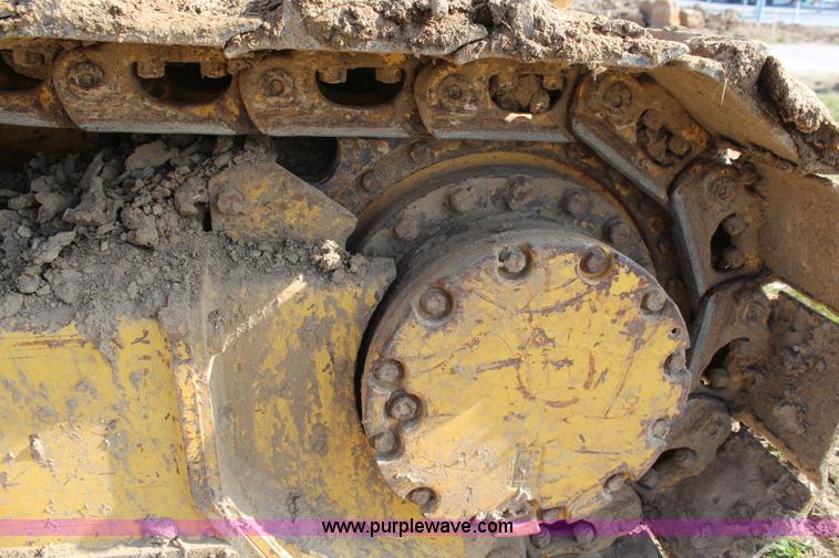 image for item K6966 2001 Komatsu D39EX-21 dozer