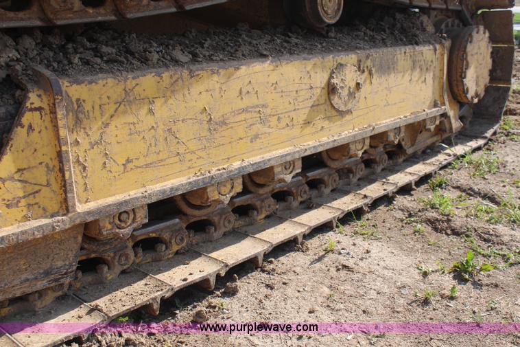 image for item K6966 2001 Komatsu D39EX-21 dozer