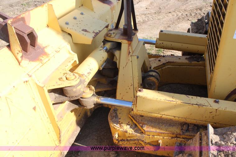 image for item K6966 2001 Komatsu D39EX-21 dozer