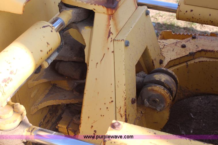 image for item K6966 2001 Komatsu D39EX-21 dozer