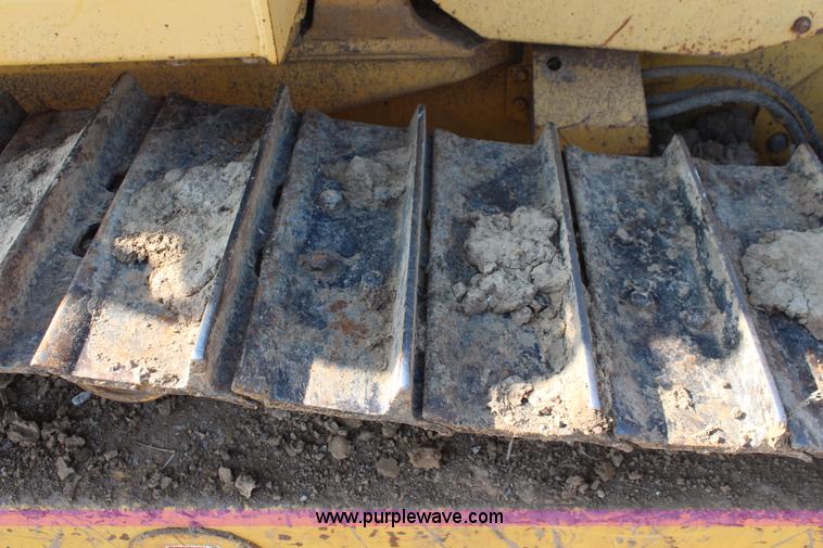 image for item K6966 2001 Komatsu D39EX-21 dozer