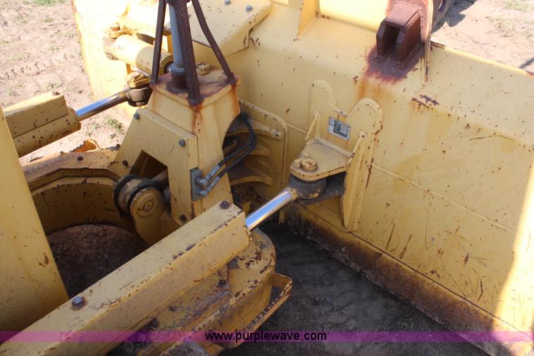 image for item K6966 2001 Komatsu D39EX-21 dozer