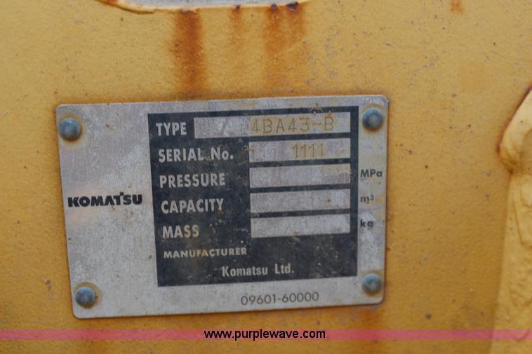 image for item K6966 2001 Komatsu D39EX-21 dozer