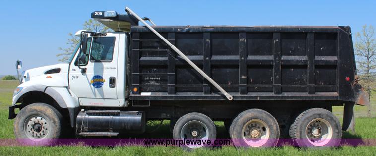 image for item K6973 2007 International 7600 dump truck