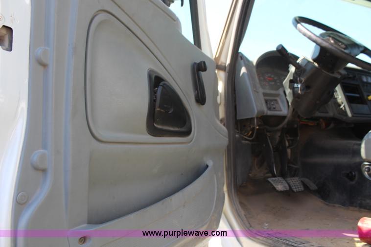 image for item K6973 2007 International 7600 dump truck