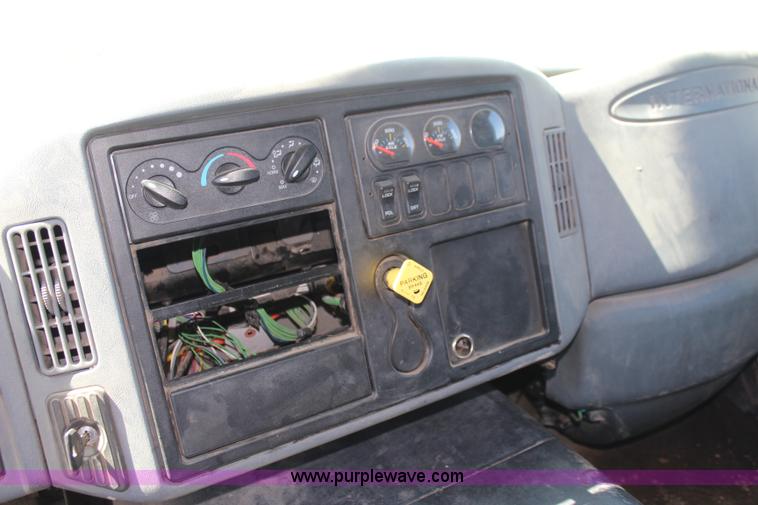 image for item K6973 2007 International 7600 dump truck