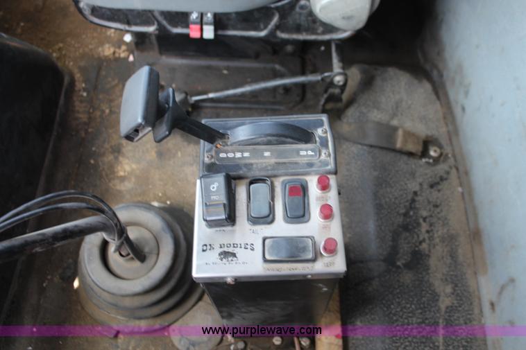 image for item K6973 2007 International 7600 dump truck