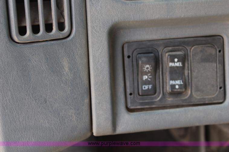 image for item K6973 2007 International 7600 dump truck