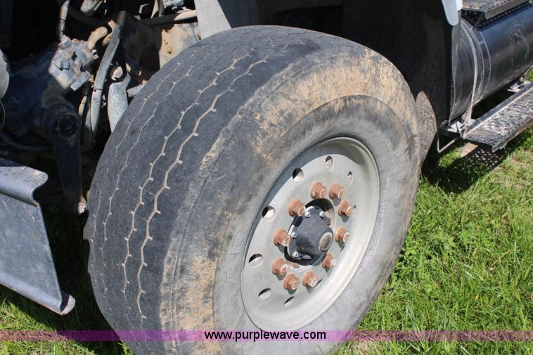 image for item K6973 2007 International 7600 dump truck