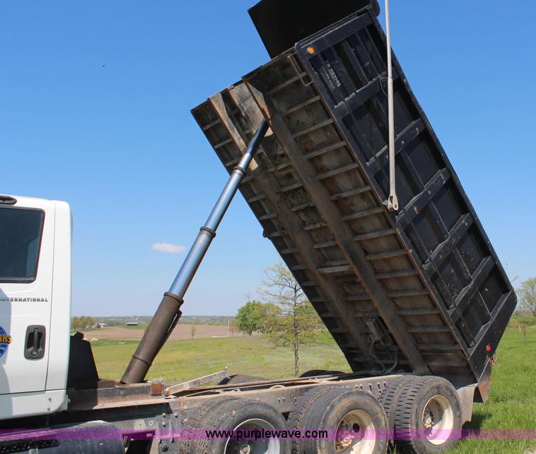 image for item K6973 2007 International 7600 dump truck