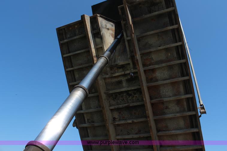 image for item K6973 2007 International 7600 dump truck