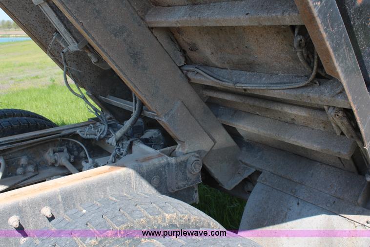 image for item K6973 2007 International 7600 dump truck