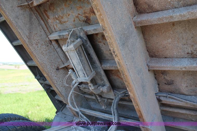 image for item K6973 2007 International 7600 dump truck