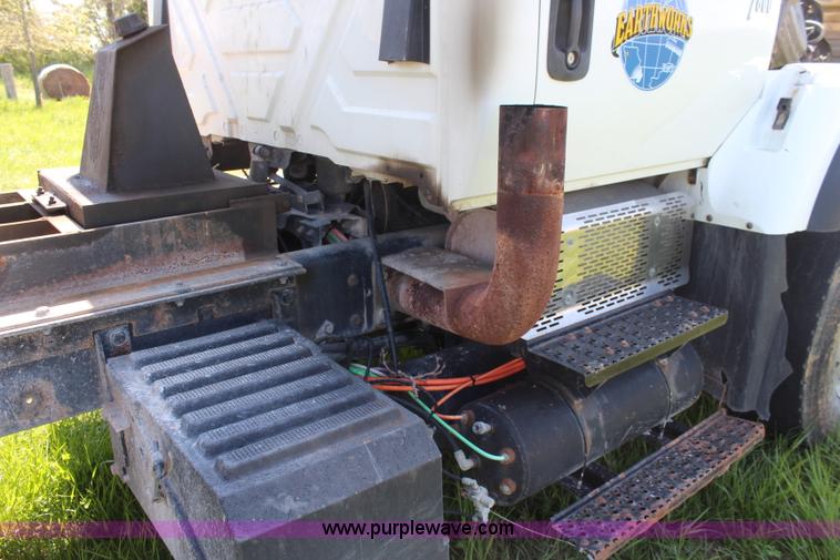 image for item K6973 2007 International 7600 dump truck