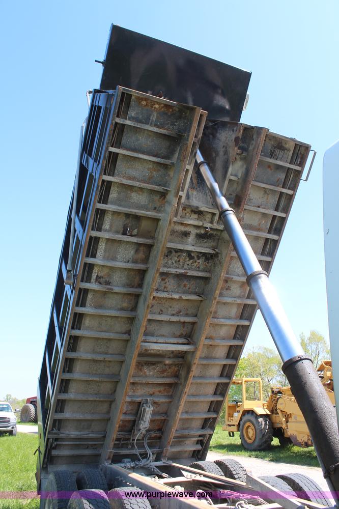 image for item K6973 2007 International 7600 dump truck