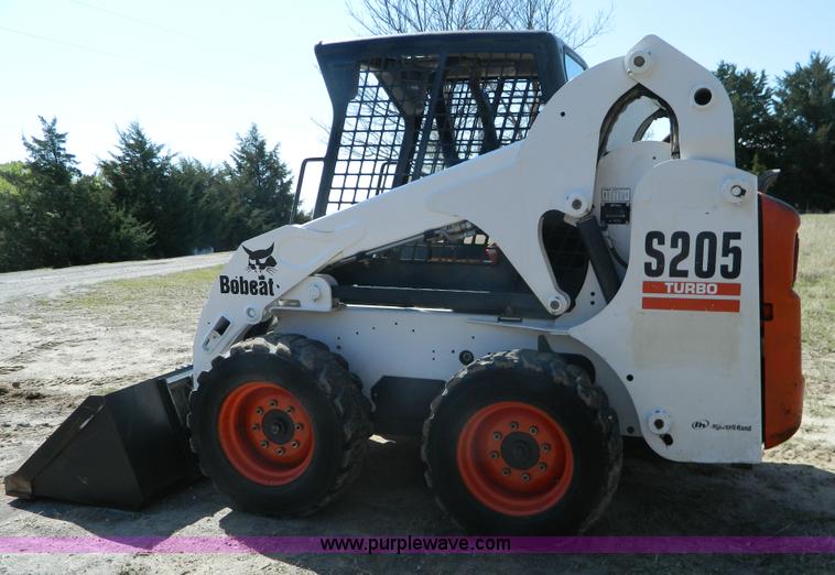 image for item K8045 2005 Bobcat S205 skid steer