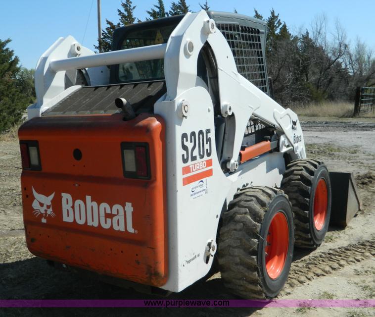image for item K8045 2005 Bobcat S205 skid steer