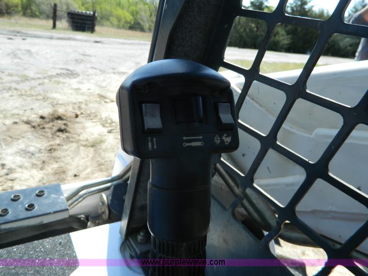 image for item K8045 2005 Bobcat S205 skid steer