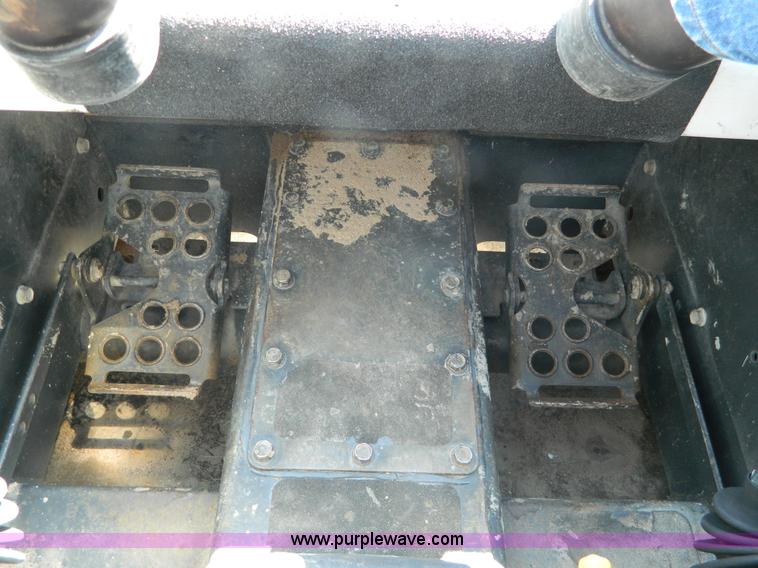 image for item K8045 2005 Bobcat S205 skid steer