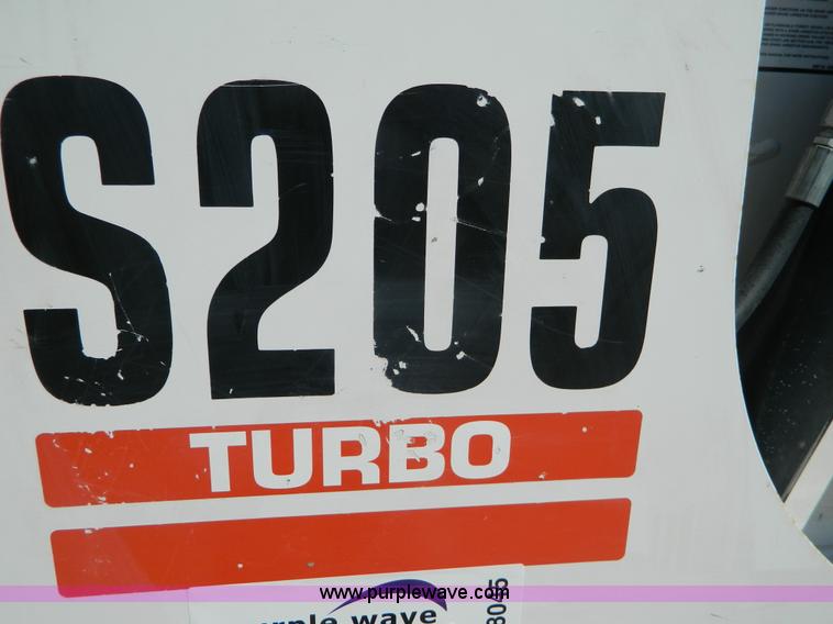 image for item K8045 2005 Bobcat S205 skid steer