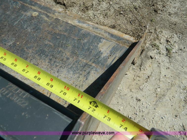 image for item K8045 2005 Bobcat S205 skid steer