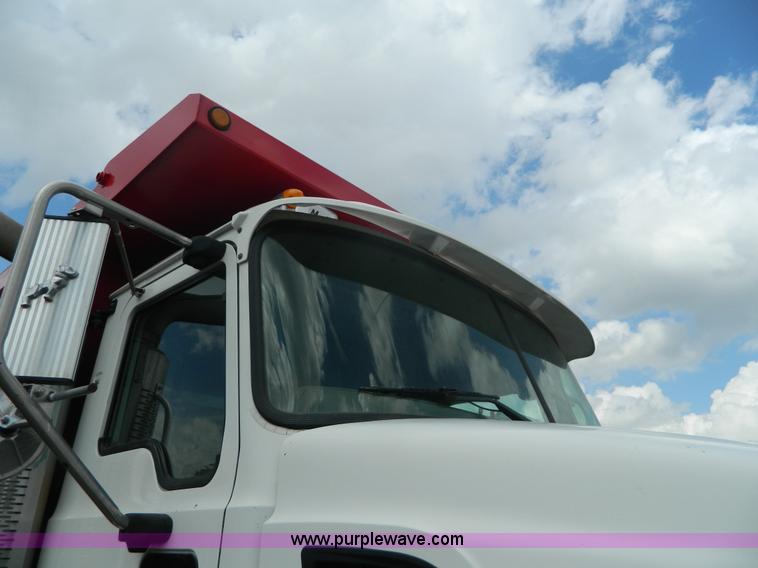 image for item K8071 2003 Mack CV713 dump truck