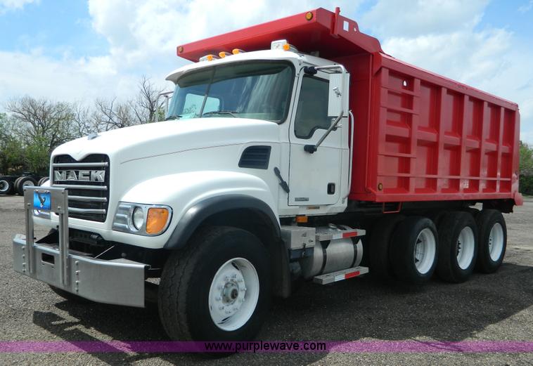 image for item K8072 2003 Mack CV713 dump truck