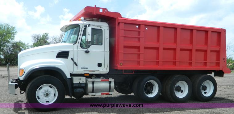 image for item K8072 2003 Mack CV713 dump truck