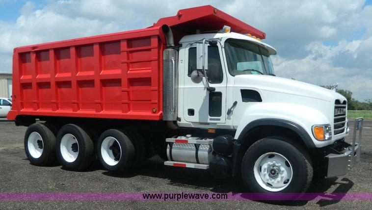 image for item K8072 2003 Mack CV713 dump truck