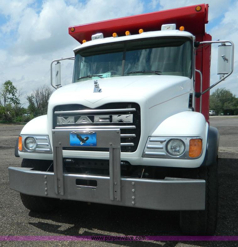 image for item K8072 2003 Mack CV713 dump truck