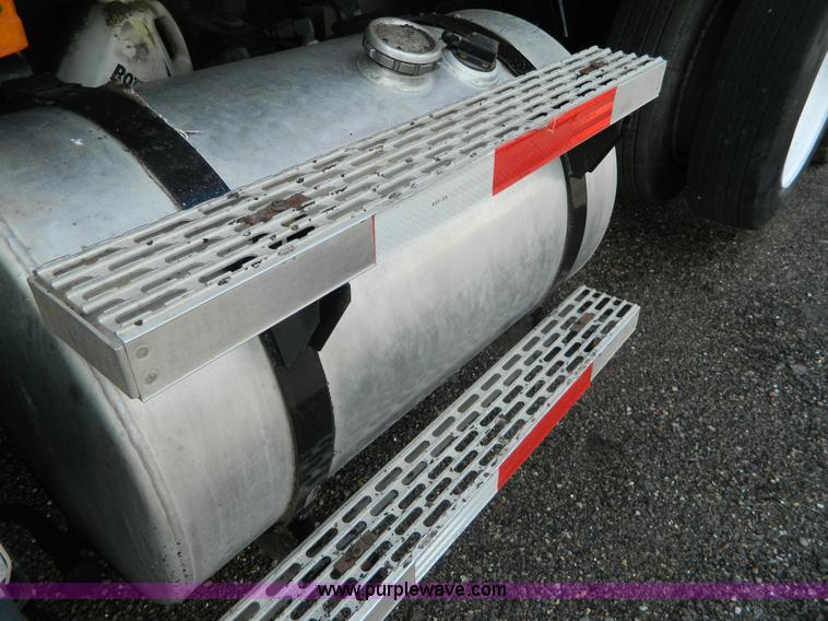 image for item K8072 2003 Mack CV713 dump truck