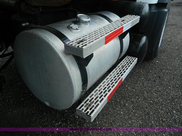 image for item K8072 2003 Mack CV713 dump truck