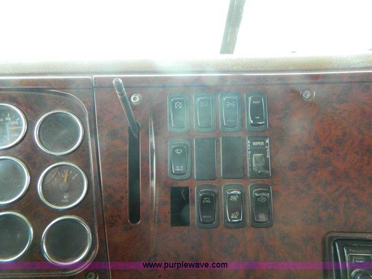 image for item K8072 2003 Mack CV713 dump truck