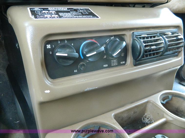 image for item K8072 2003 Mack CV713 dump truck