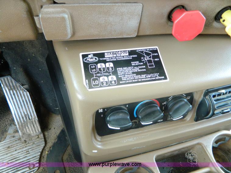 image for item K8072 2003 Mack CV713 dump truck